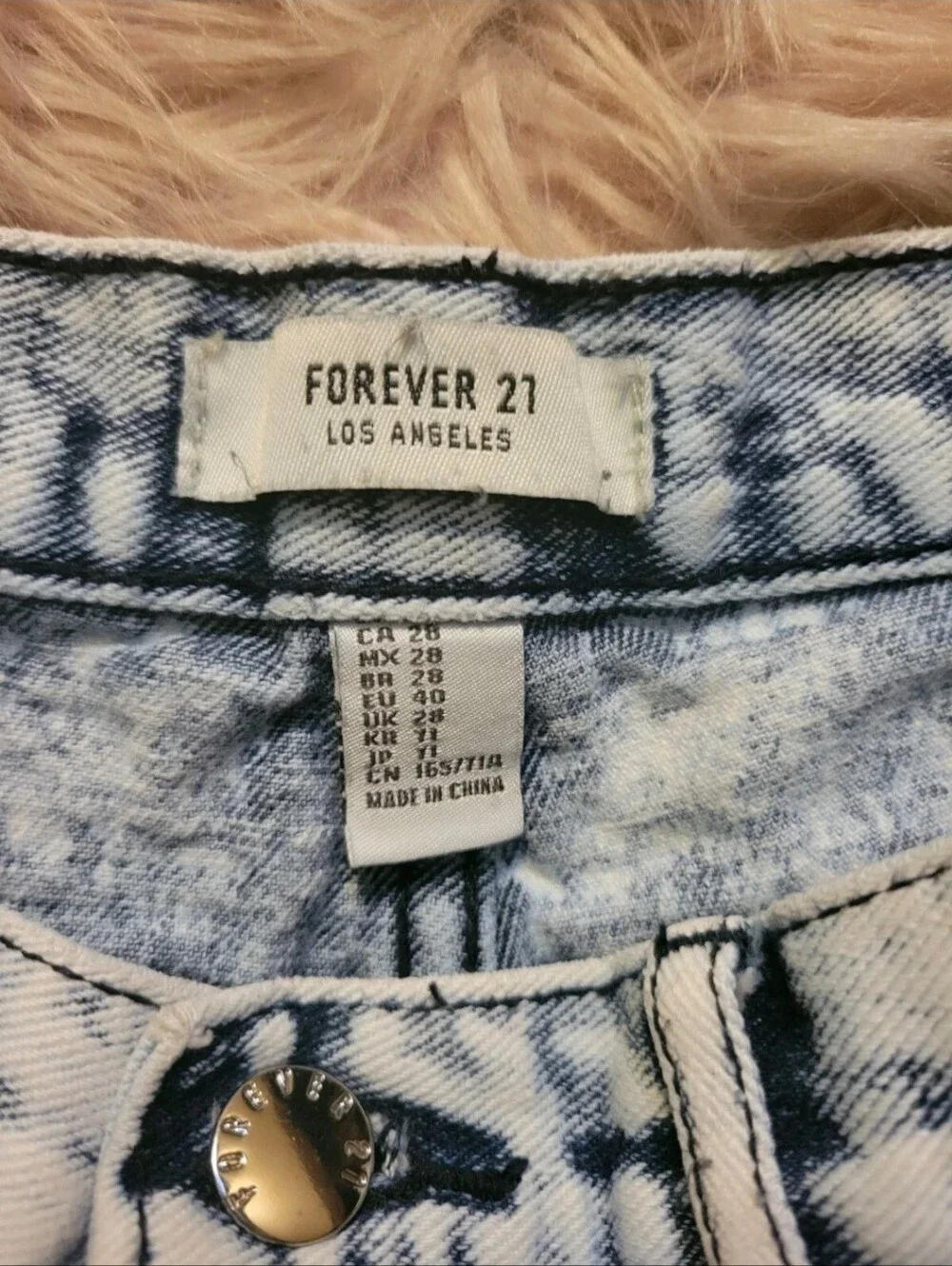NEW FOREVER 21 Denim Micro Mini Jean Shorts 28 Distressed Mid Rise Y2k Blue Wash